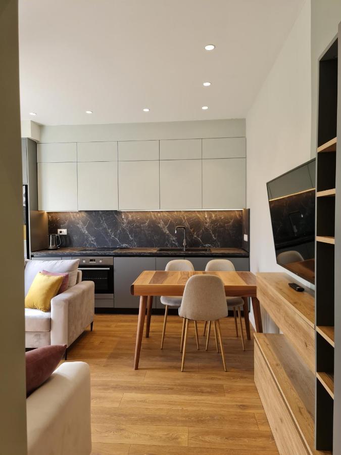 Adore - Modern Apartment Тирана Екстер'єр фото