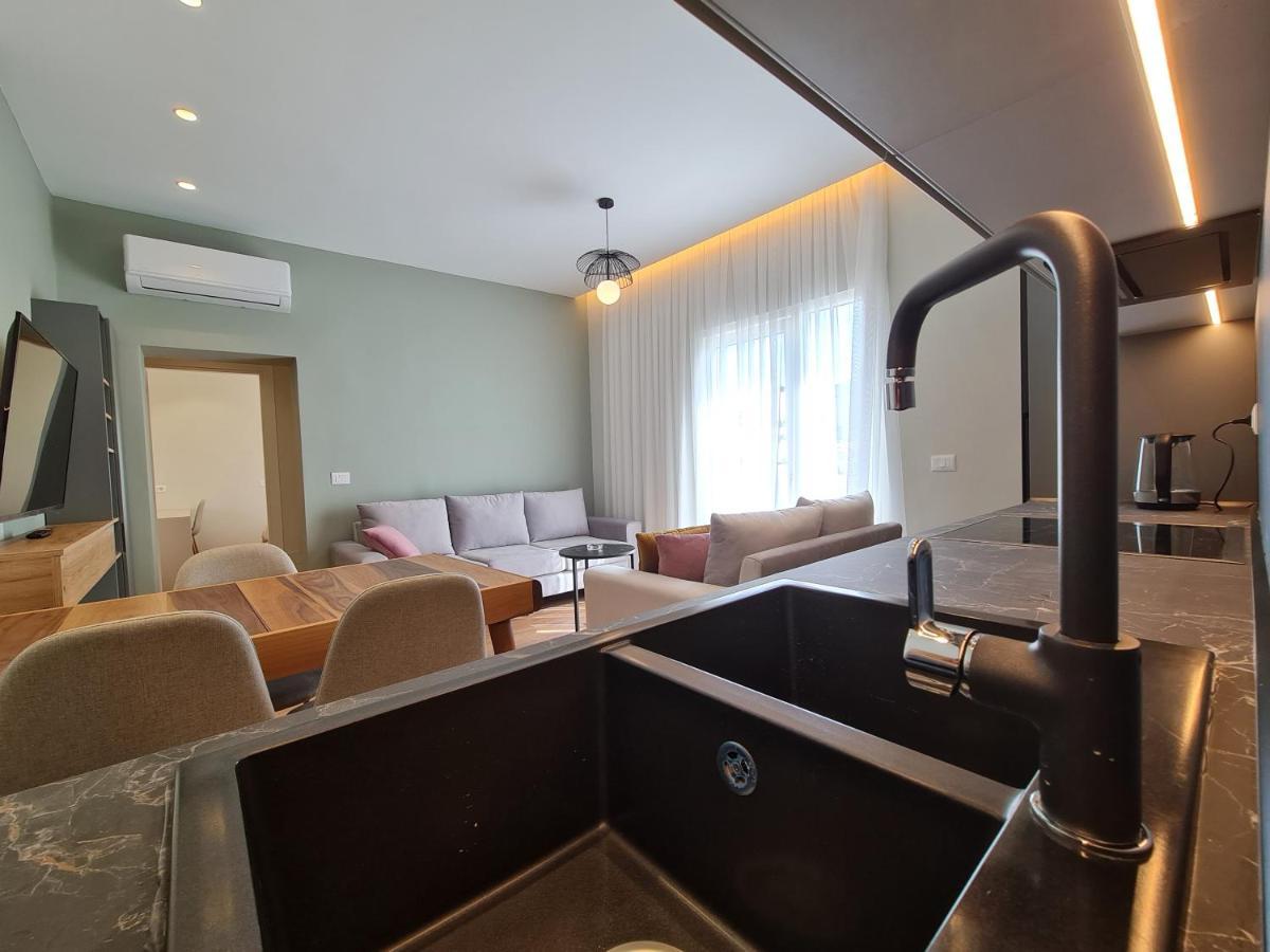 Adore - Modern Apartment Тирана Екстер'єр фото