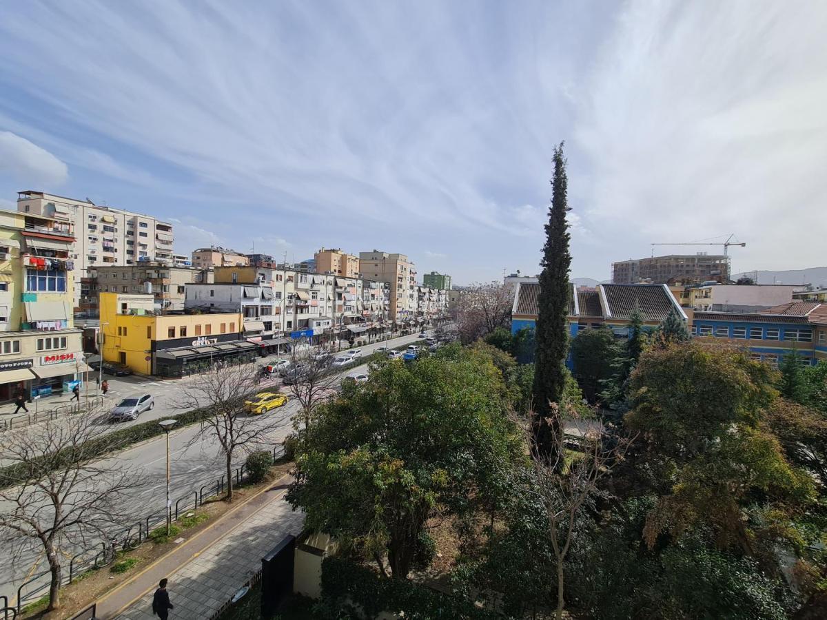 Adore - Modern Apartment Тирана Екстер'єр фото