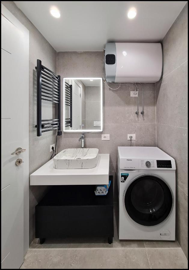 Adore - Modern Apartment Тирана Екстер'єр фото