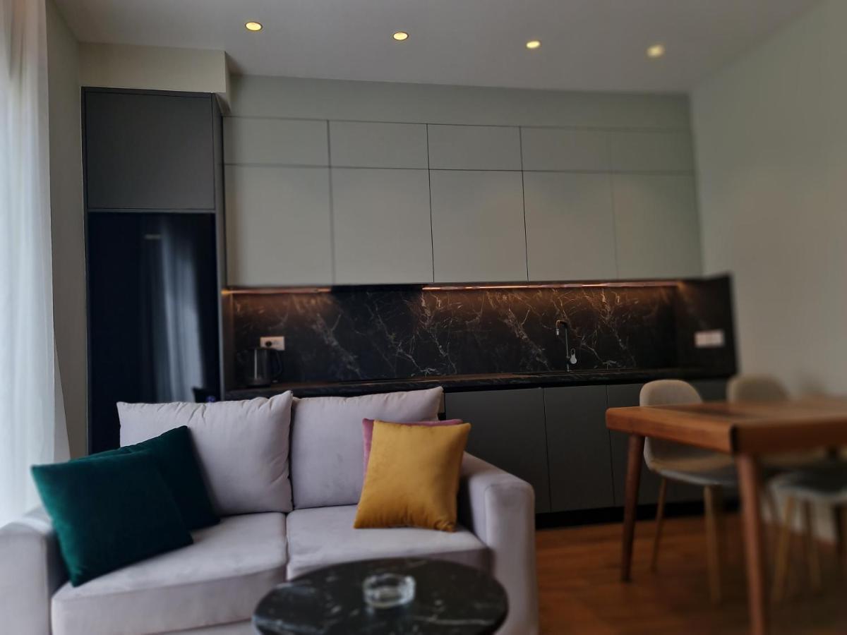 Adore - Modern Apartment Тирана Екстер'єр фото