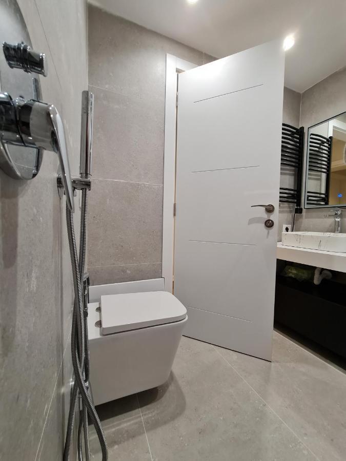 Adore - Modern Apartment Тирана Екстер'єр фото