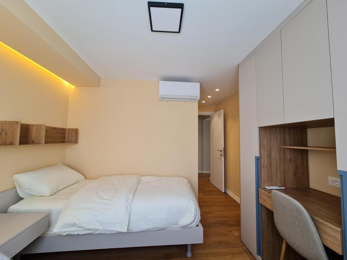 Adore - Modern Apartment Тирана Екстер'єр фото