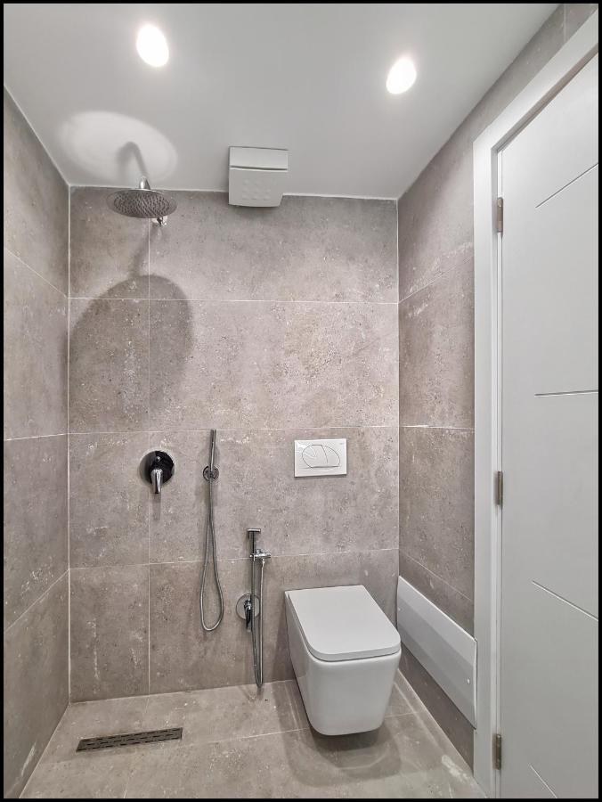 Adore - Modern Apartment Тирана Екстер'єр фото